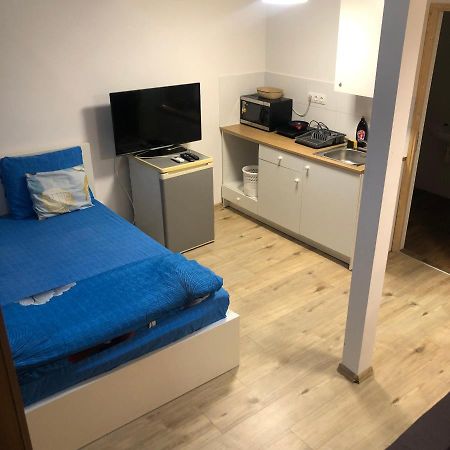 7Dab Rotten 4B3 Contactless Self Check-In Budapeşte Dış mekan fotoğraf
